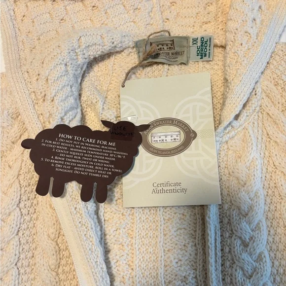 NWT Irish Wool Sweater - Hooded Women’s XXL *Purchased In Dublin Ireland* - Picture 2 of 9